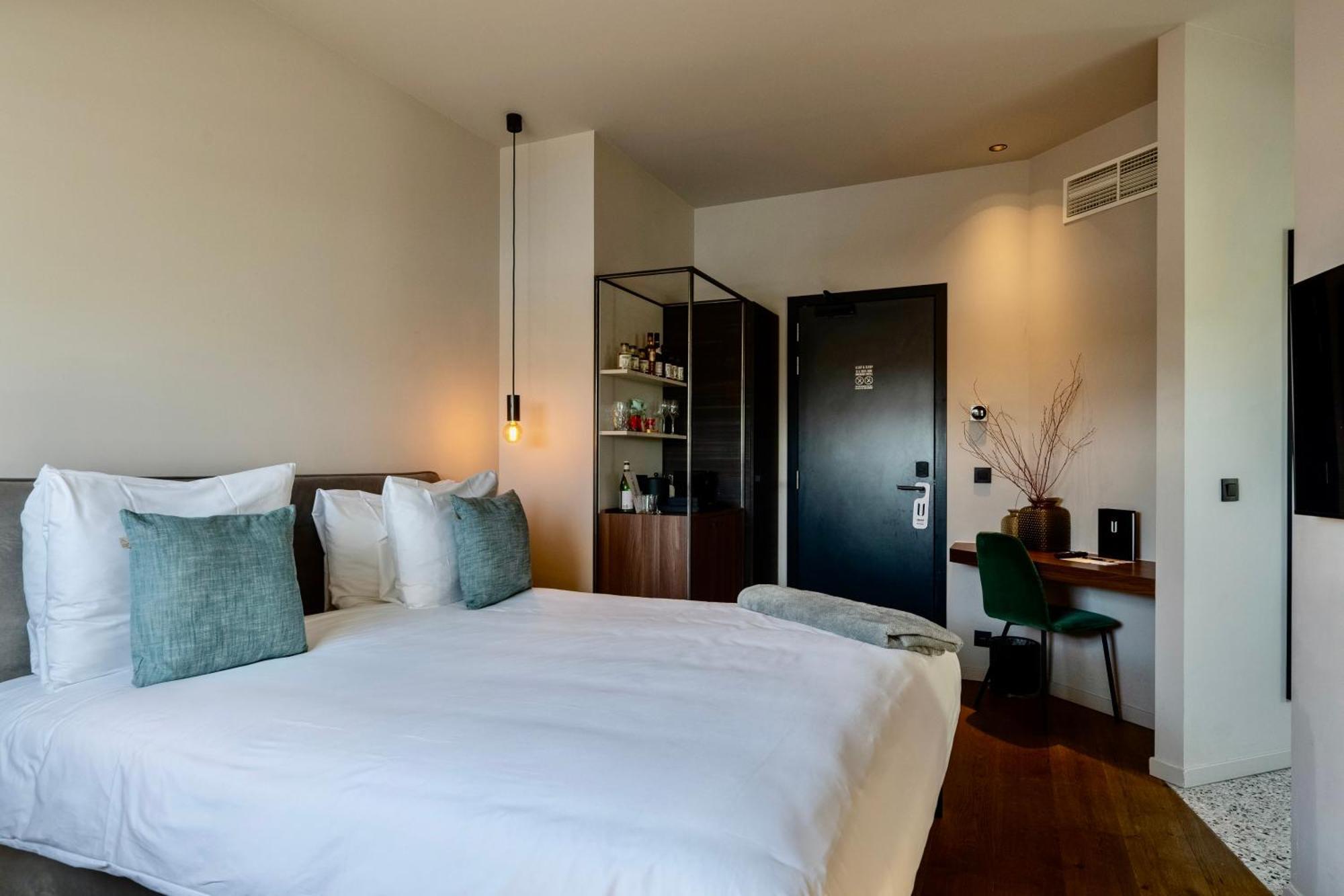 U Eat & Sleep Antwerp Hotel Екстериор снимка